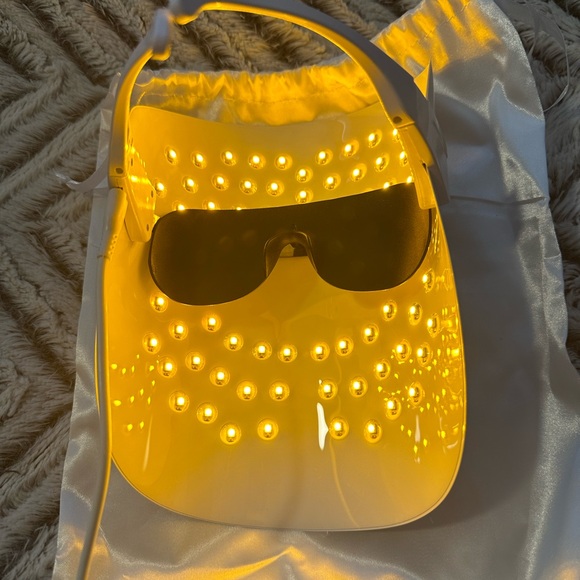 White LED Face Mask - Picture 6 of 7